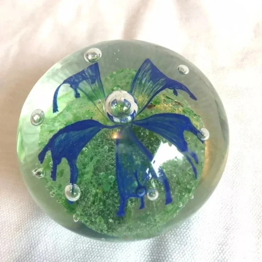 Beautiful artwork Glass Paperweight